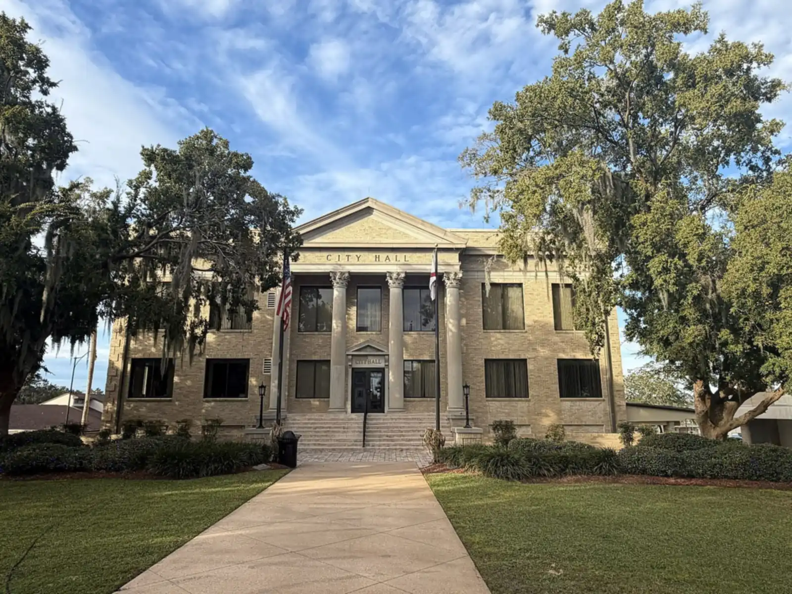 Leesburg City Hall in Leesburg, Florida